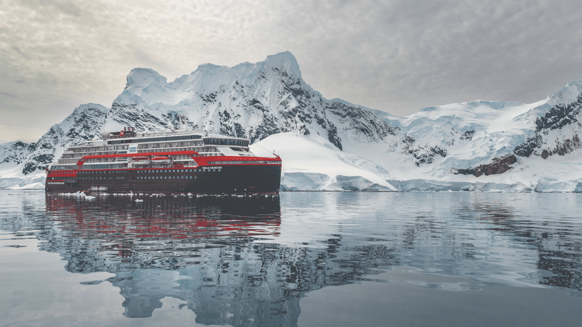 Expedition Cruises: HX (HURTIGRUTEN EXPEDITIONS) and NAPA