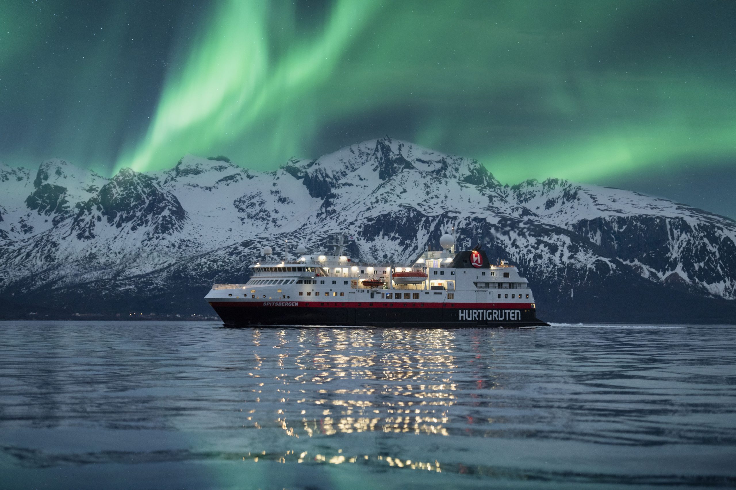 Cruises: HX and NAPA’s long-standing partnership demonstrates the numerous layers of communication, data exchange and planning that takes place behind safe expedition cruise